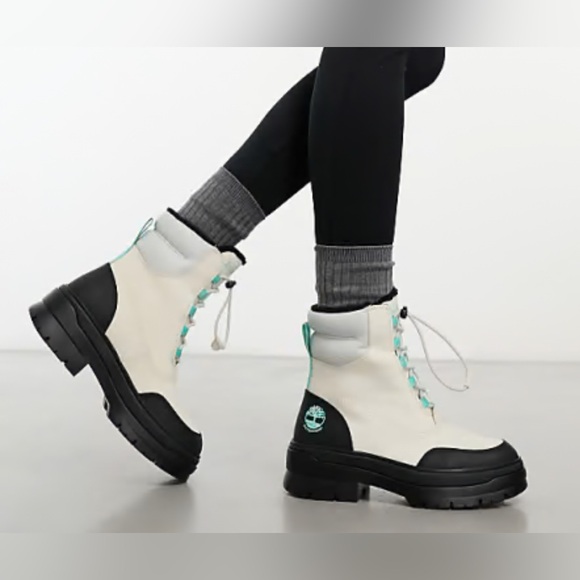 NWOT Women’s TIMBERLAND Boot 91/2 - Picture 2 of 11